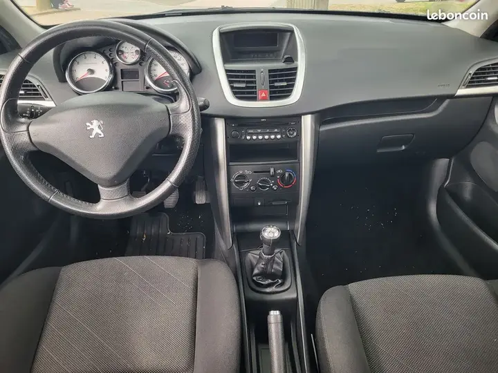 Peugeot 207 2009 photo 3