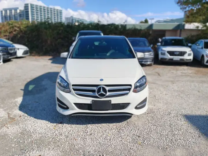 Mercedes-Benz B-Class 2015 photo 2