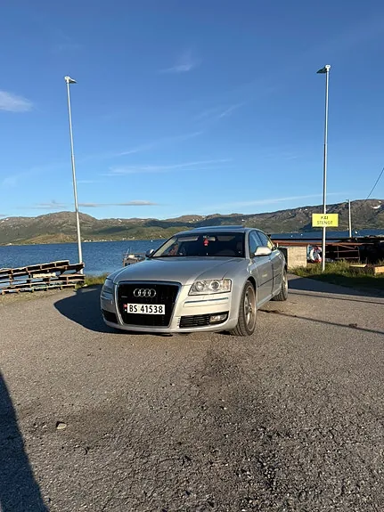 Audi A8 2008 photo 2
