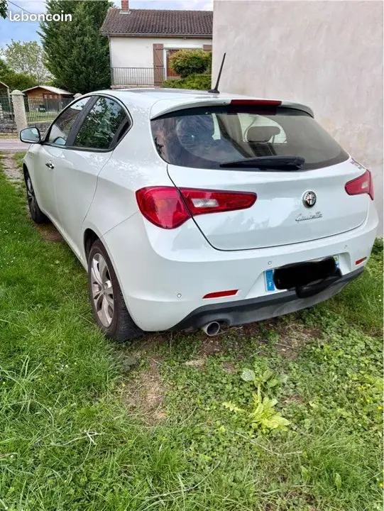 Alfa Romeo Giulietta 2015 photo 2