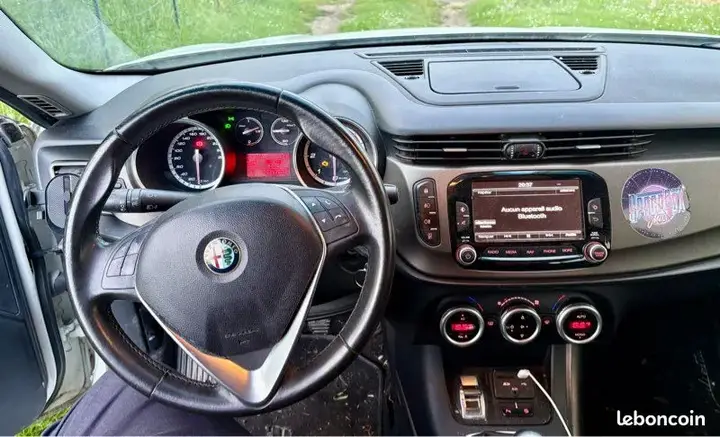 Alfa Romeo Giulietta 2015 photo 3