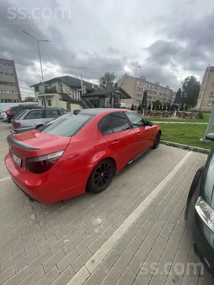BMW E60 2004 photo 3