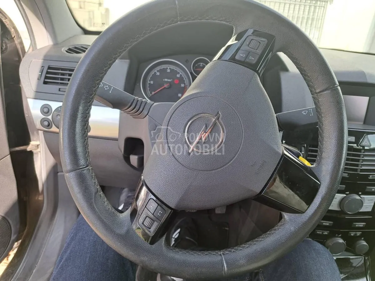 Opel Astra 2009 photo 5