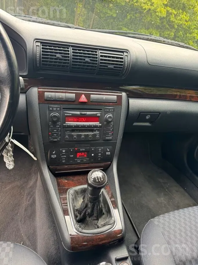Audi A4 1999 photo 2