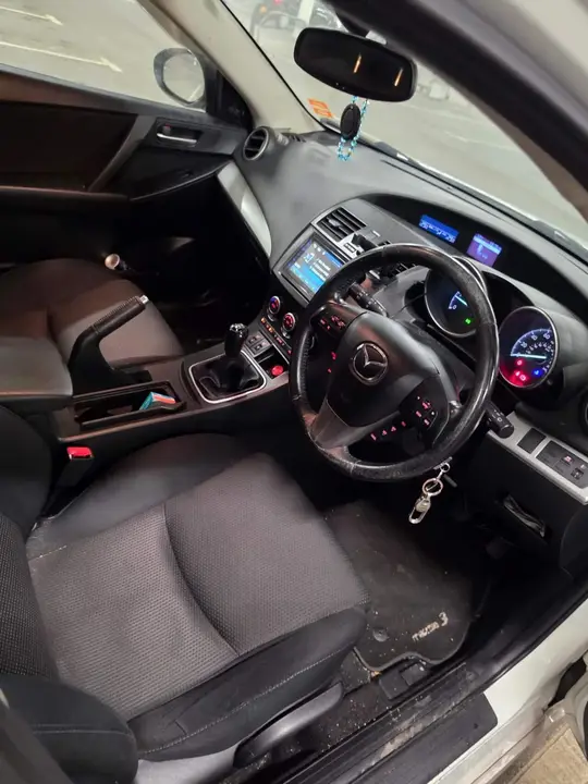 Mazda Mazda3 2012 photo 4