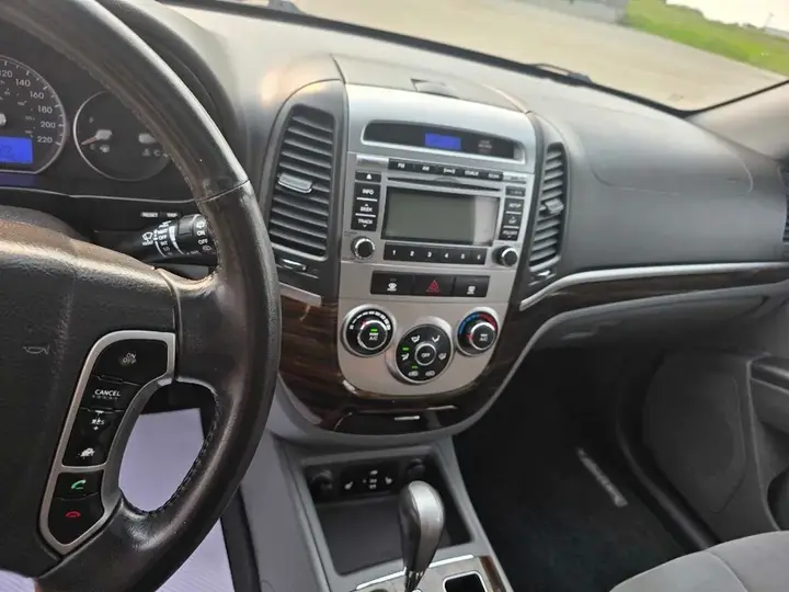 Hyundai Santa Fe 2010 photo 4