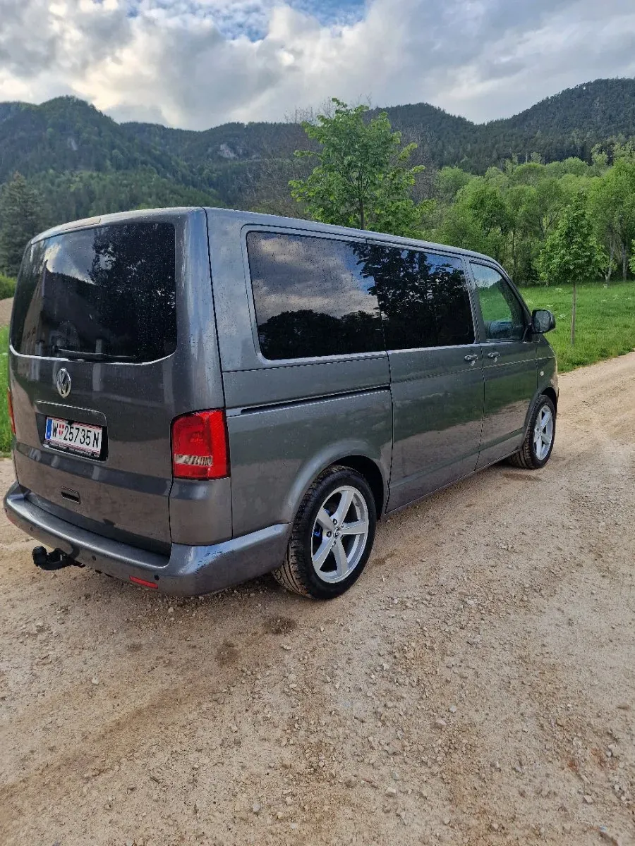 Volkswagen Caravelle 2011 photo 2