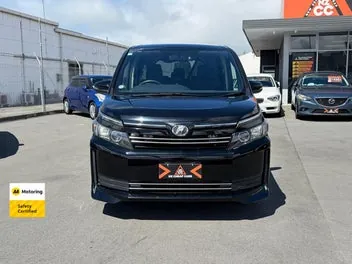 Toyota Voxy 2016 photo 3