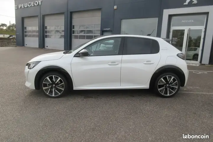 Peugeot 208 2019 photo 3