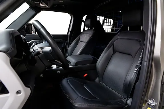 Land Rover Defender 110 2025 photo 3