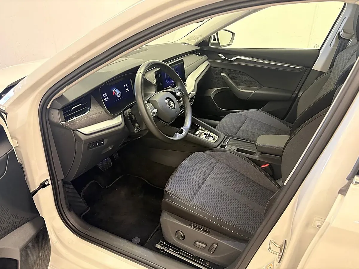 Skoda Octavia 2024 photo 3