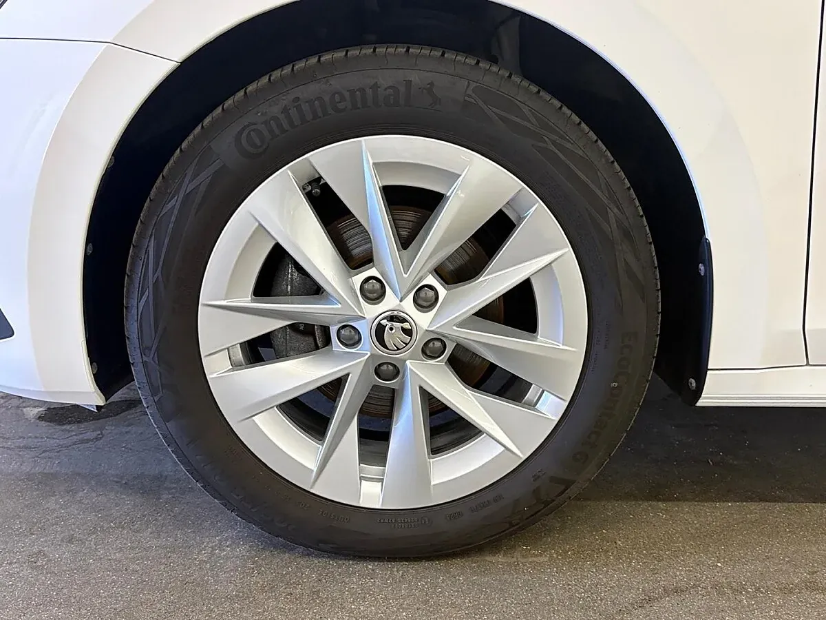 Skoda Octavia 2024 photo 2