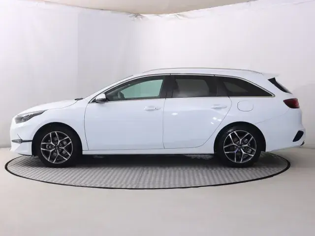 Kia Ceed Sw 2025 photo 2