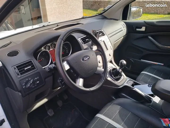 Ford Kuga 2012 photo 3