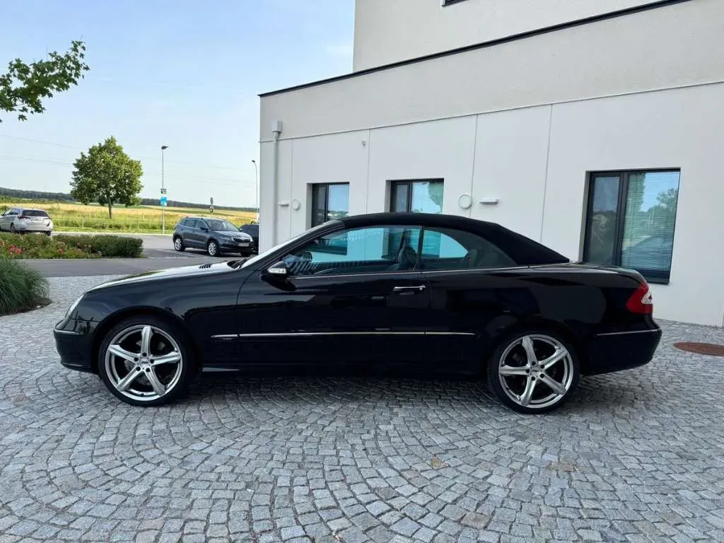Mercedes-Benz Clk-Class 2005 photo 2