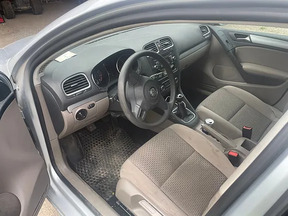 Volkswagen Golf 2010 photo 2
