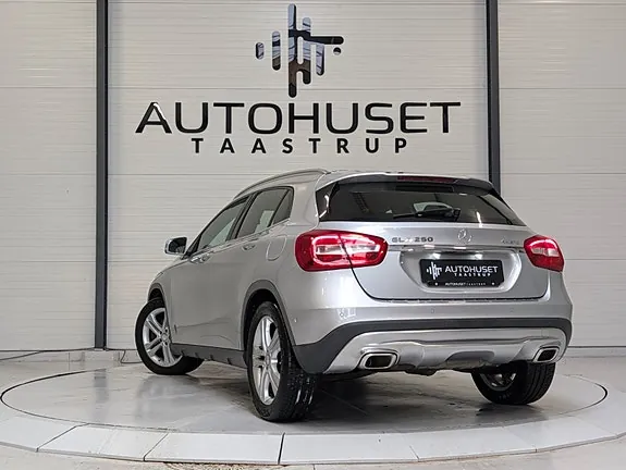 Mercedes-Benz Gla250 2016 photo 2