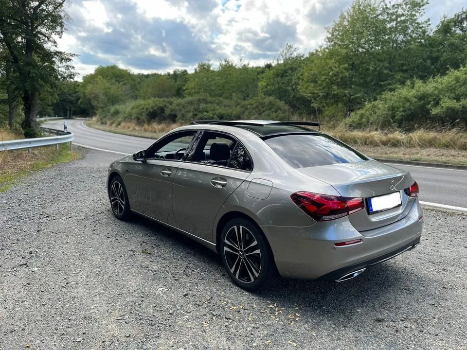 Mercedes-Benz A250E