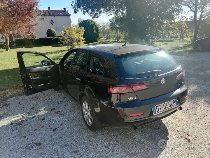 Alfa Romeo 159 2008 photo 4