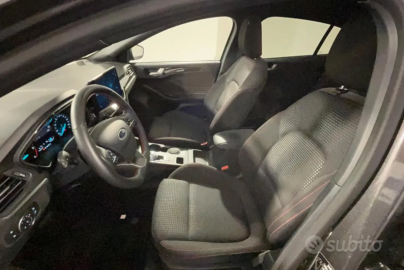 Ford Focus 2025 photo 4