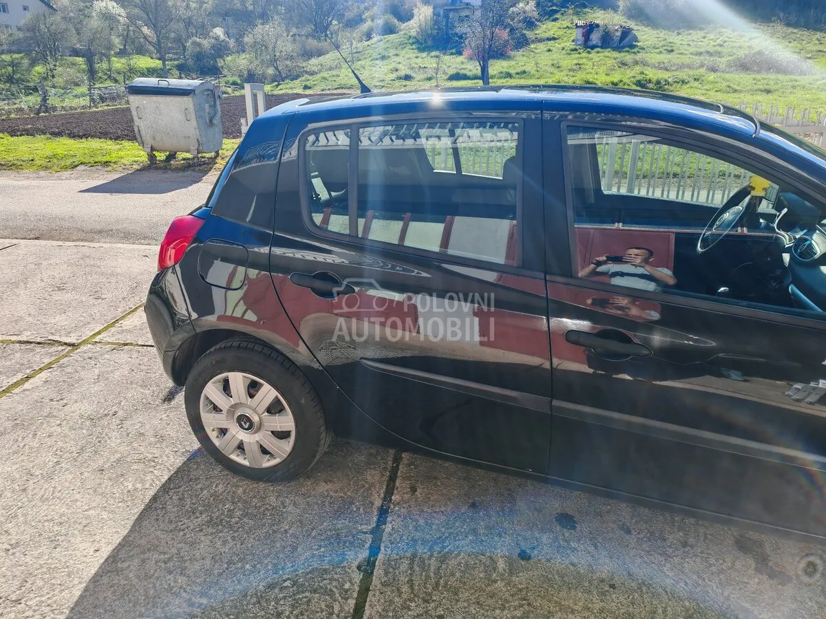 Renault Clio 2006 photo 4