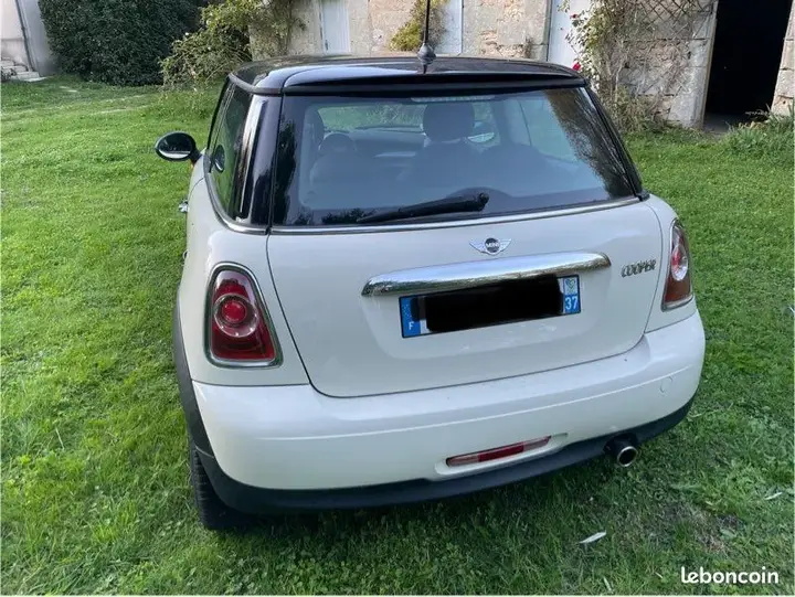 Mini Cooper 2010 photo 2