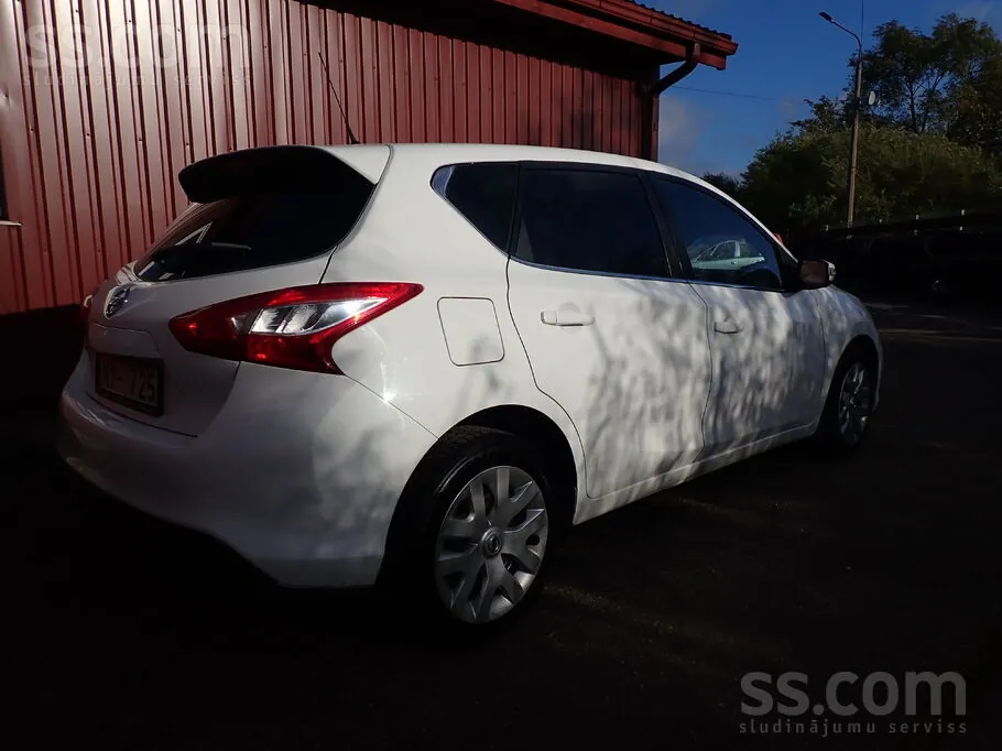 Nissan Pulsar 2015 photo 2