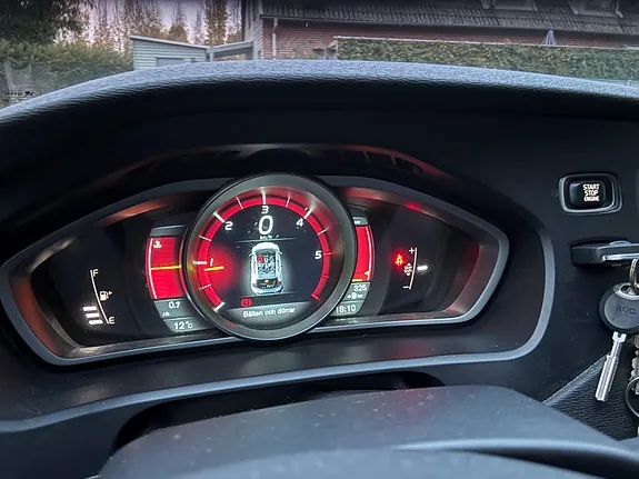Volvo V40 2014 photo 2
