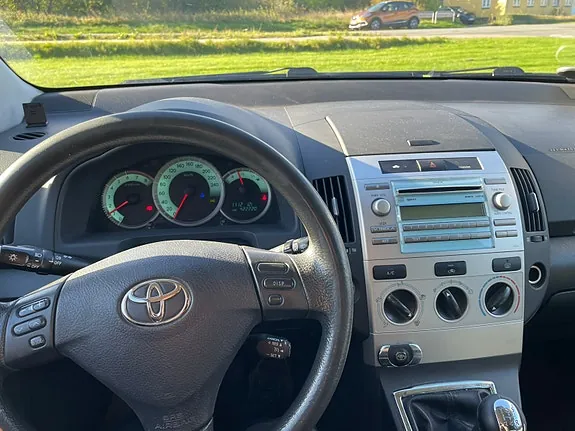 Toyota Corolla Verso 2005 photo 5