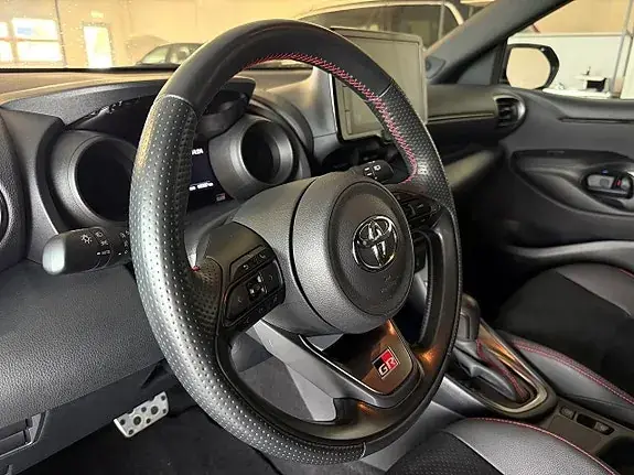 Toyota Yaris 2023 photo 3