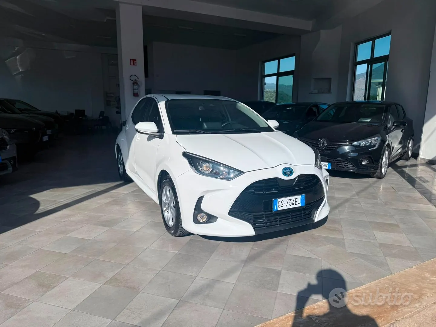Toyota Yaris 2023 photo 2