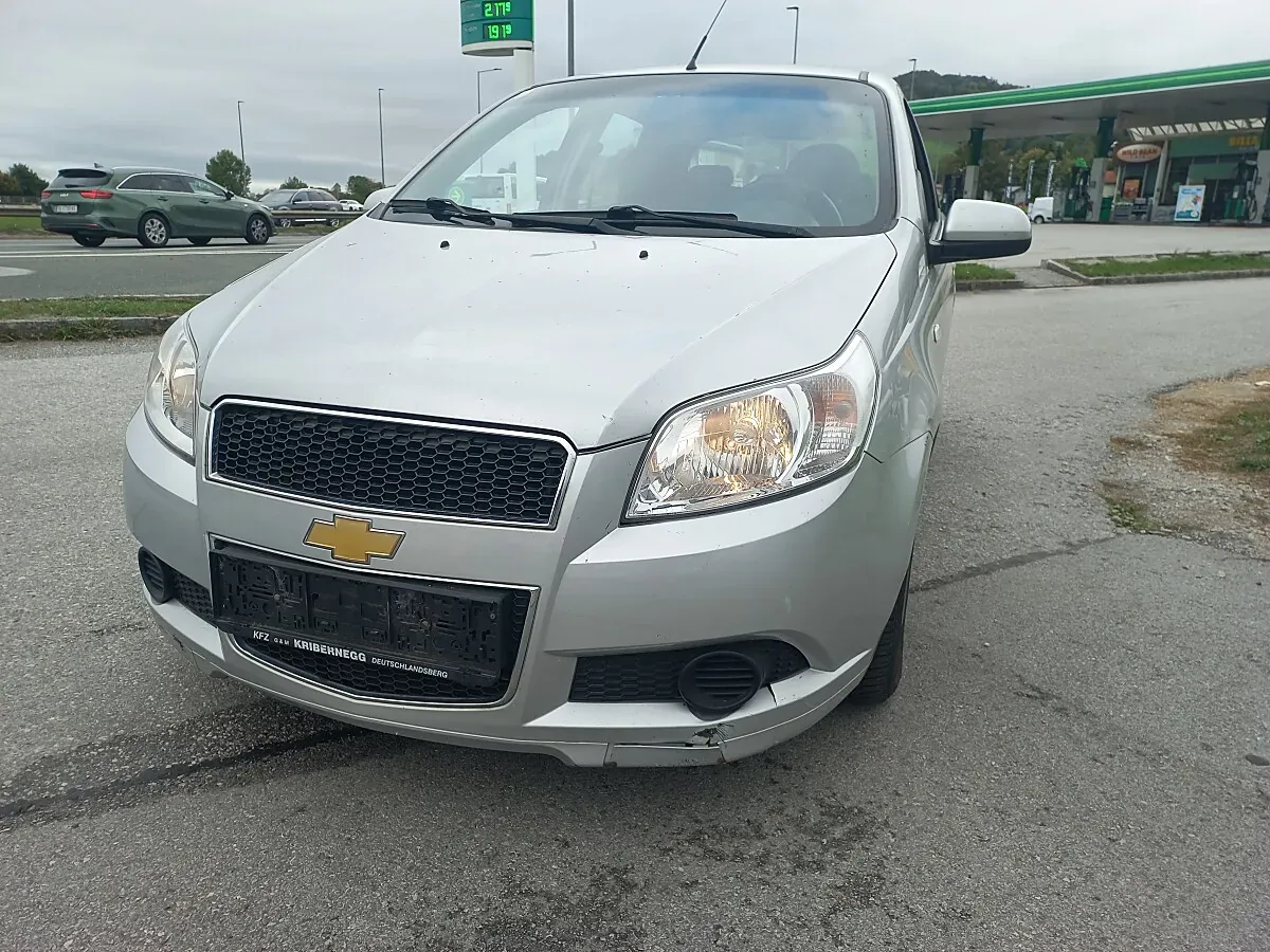 Chevrolet Aveo 2010 photo 2
