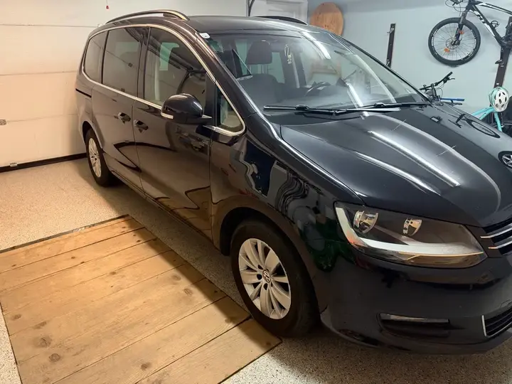 Volkswagen Sharan 2011 photo 2