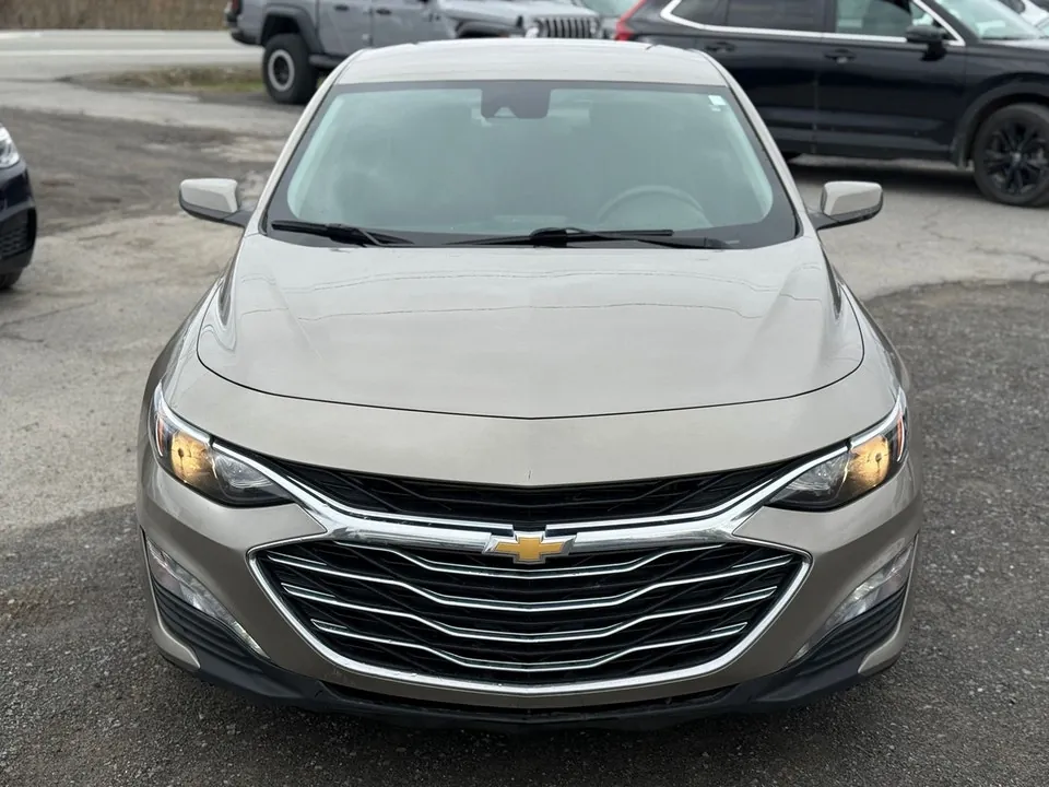 Chevrolet Malibu 2023 photo 2