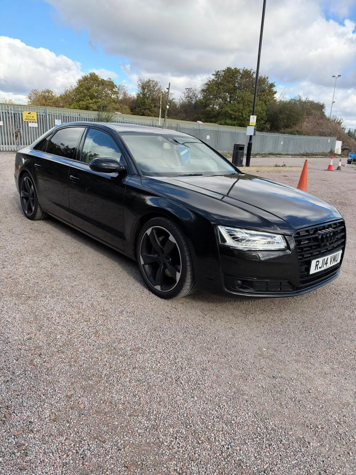 Audi A8 2014 photo 2