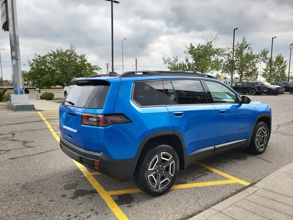 Jeep Cherokee 2026 photo 4