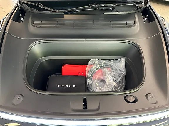 Tesla Model Y 2026 photo 5