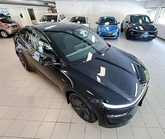Tesla Model Y 2026 photo 2