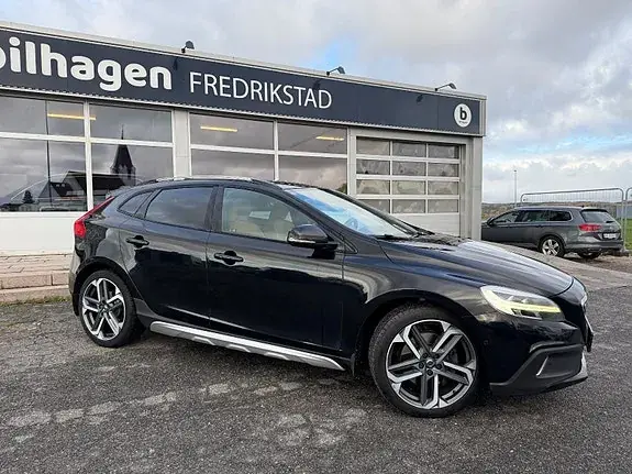 Volvo V40 Cross Country 2017 photo 2