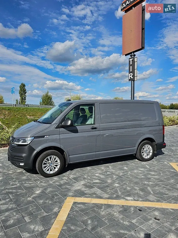 Volkswagen Transporter 2021 photo 2