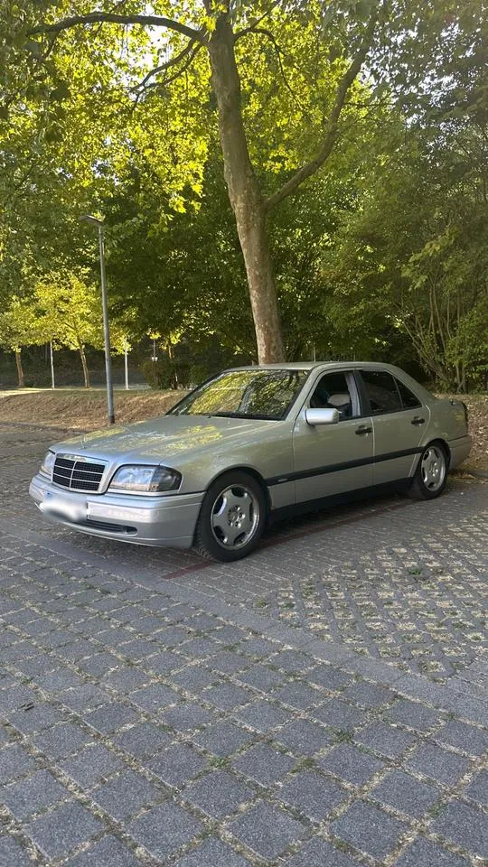 Mercedes-Benz W202