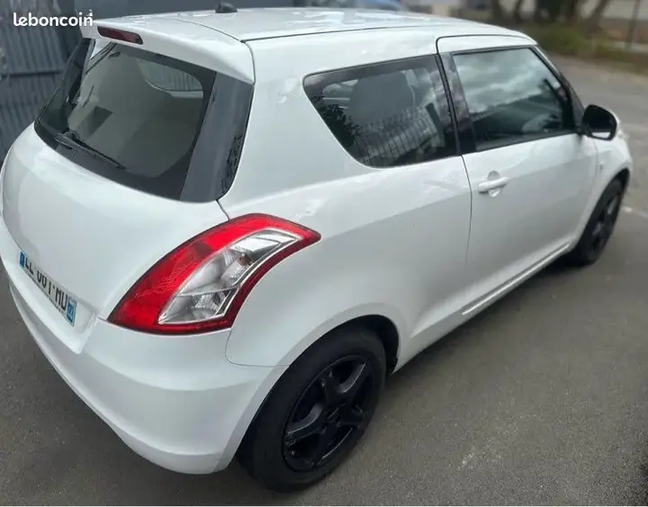 Suzuki Swift 2017 photo 2