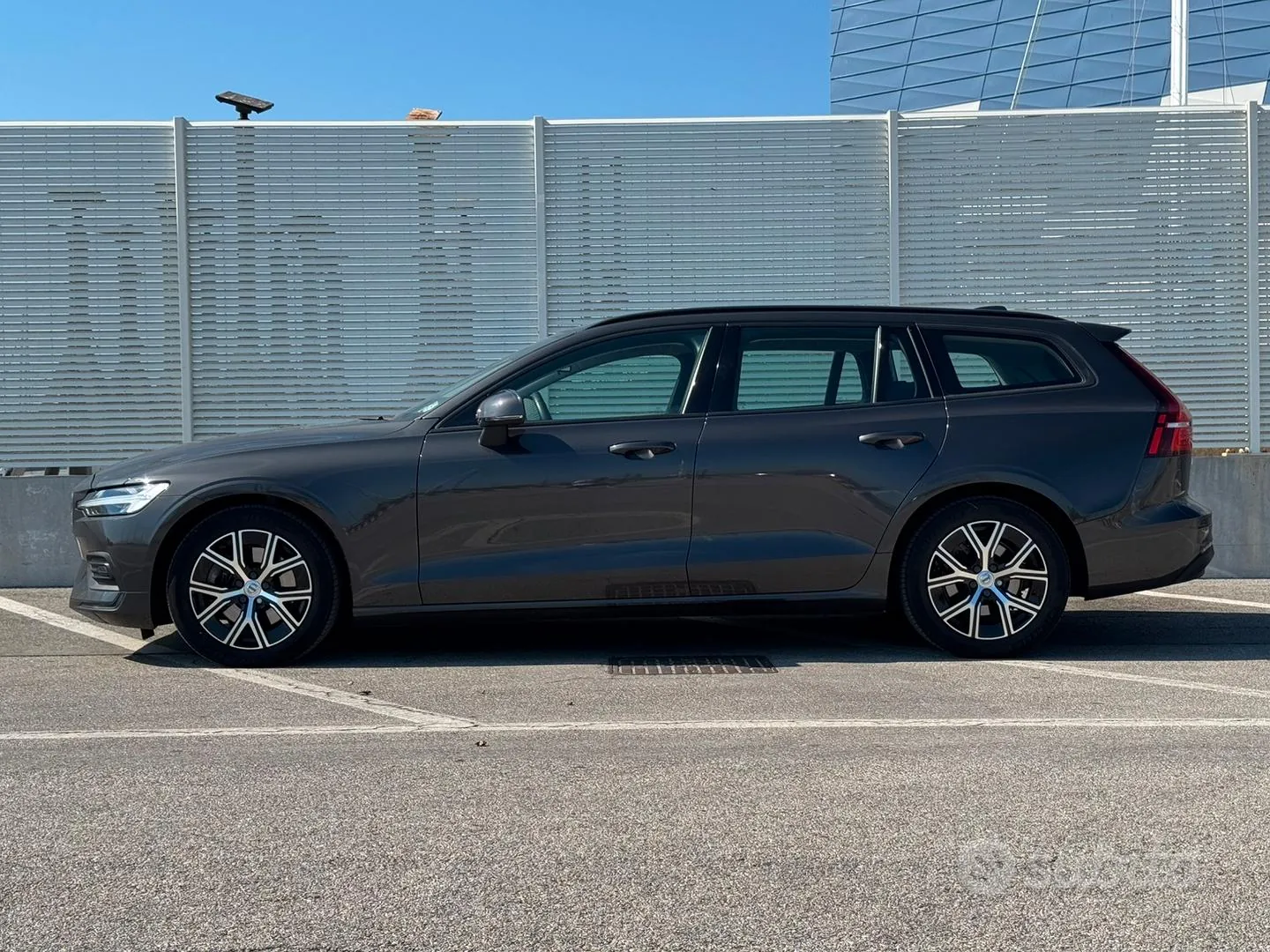 Volvo V60 2022 photo 2