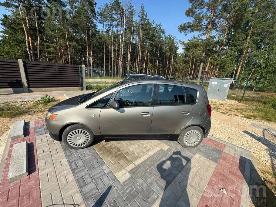 Mitsubishi Colt 2011 photo 2