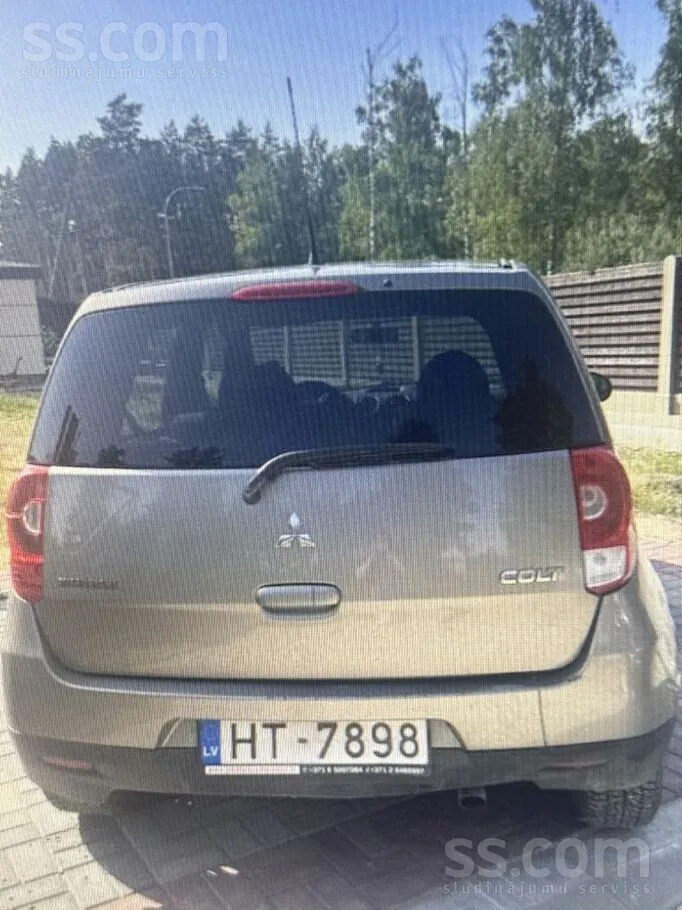 Mitsubishi Colt 2011 photo 4