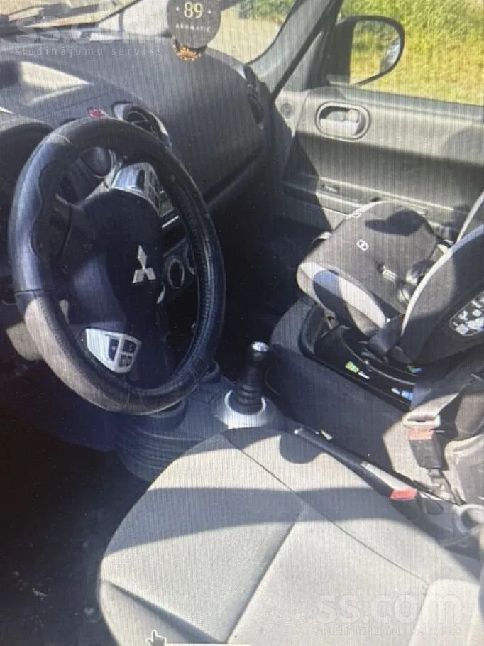 Mitsubishi Colt 2011 photo 5