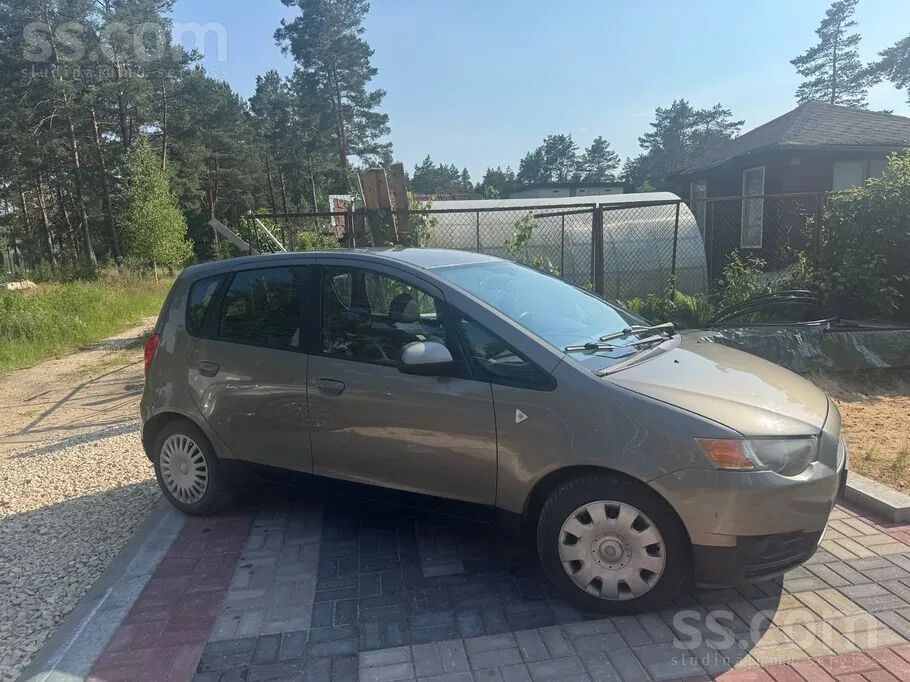 Mitsubishi Colt 2011 photo 3