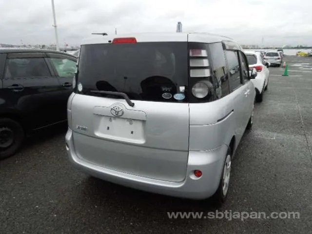 Toyota Sienta 2006 photo 4