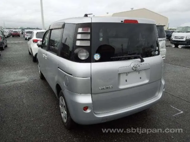 Toyota Sienta 2006 photo 3