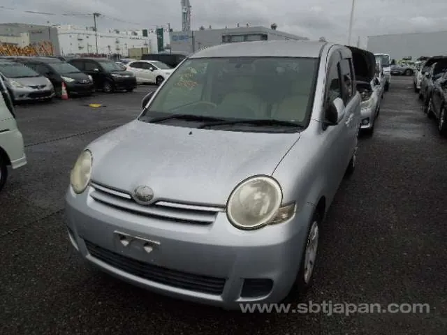 Toyota Sienta 2006 photo 2
